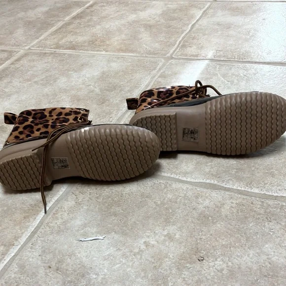 Never worn booties - Picture 3 of 3